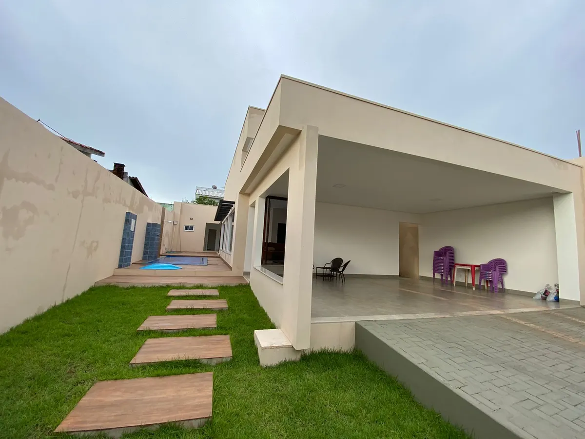 Residência executada com piscina e área gourmet